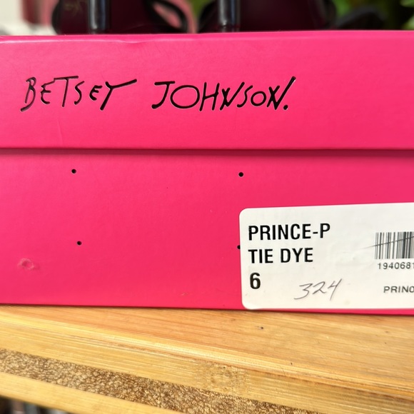 Betsy Johnson tie dye bow heals - Picture 4 of 4